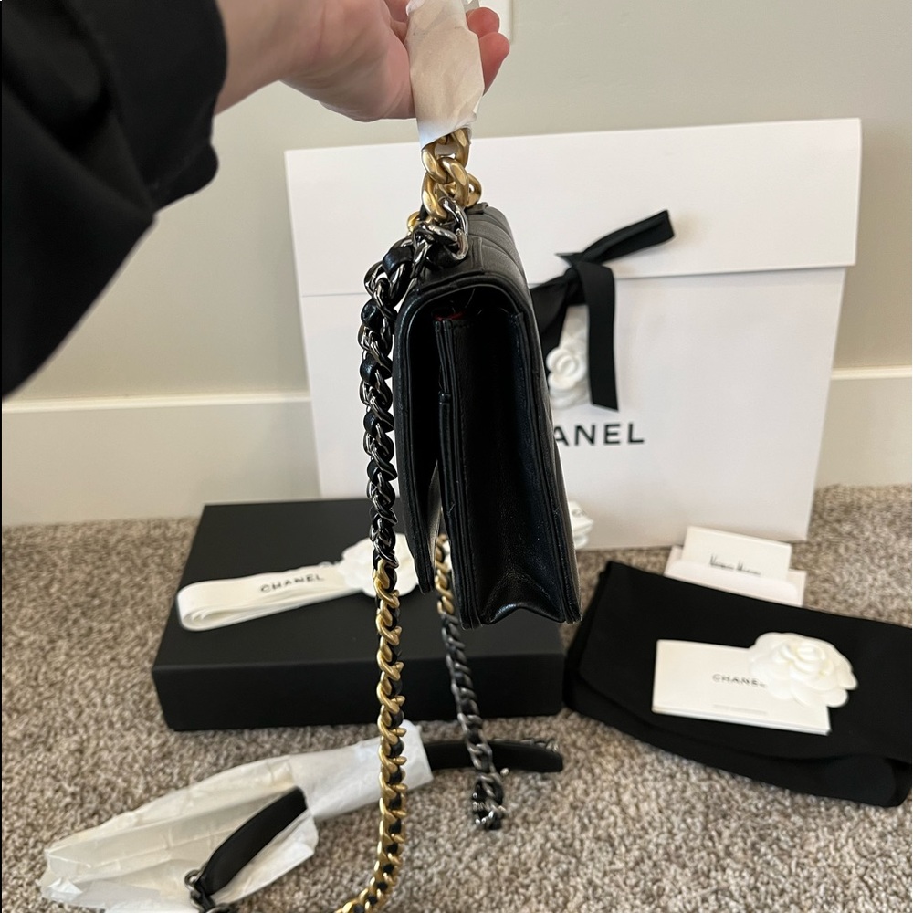 ❌SOLD❌  ❤️Host Pick!🥳 CHANEL 22P Black Lambskin 19 WOC bag - NEW with RECEIPT - Picture 6 of 17